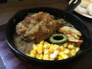 うるま市のオシャレカフェ　ハンバーグ美味い！